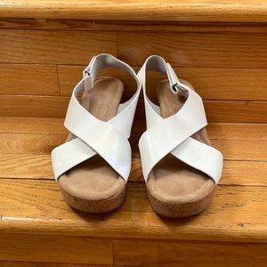 White Leather Open Toes Platform Sandals Size 10M